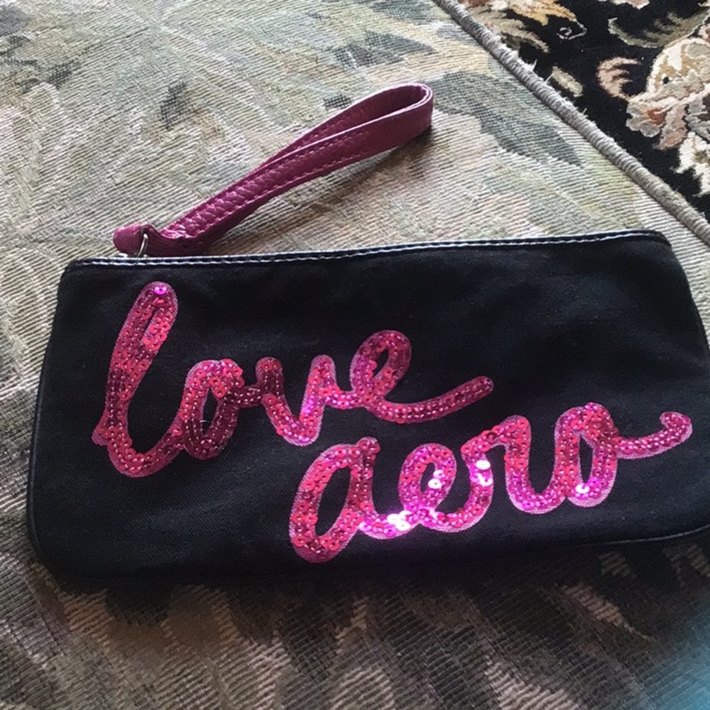 Love aero wristlet